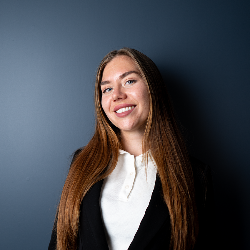 Hvem er Solveig, og hvorfor driver hun Spanskhjelperen?